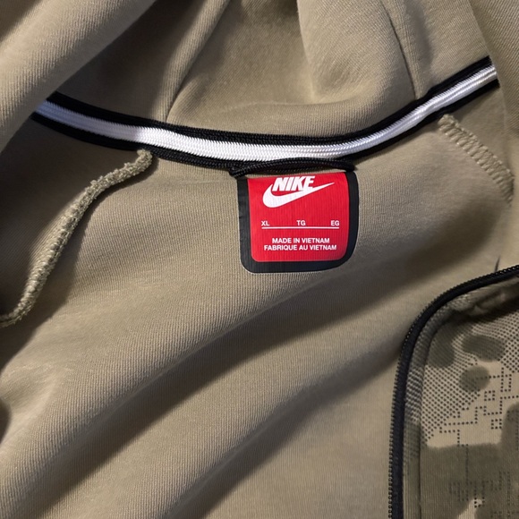 Men's Camouflage Jacket - Picture 3 of 5